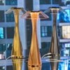 Lámpara sobremesa Space Kartell transparente o metalizado ideal para salón.
