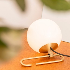 NH 1217 de Artemide. Lámpara de diseño con anillo para suspensión.