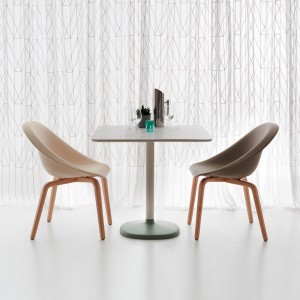 Mesa Cuadrada Fonda de B-Line. Muebles y complementos de exterior e interior.