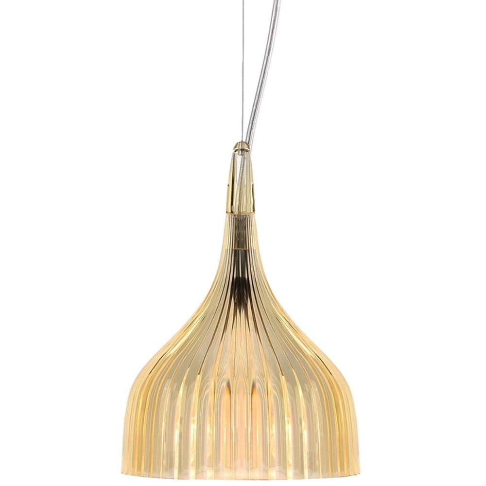 Lámpara colgante É de Kartell disponible en una variedad de acabados.