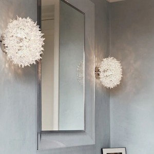 Aplique Bloom de Kartell ideal para salones o dormitorios de tecnopolímero.