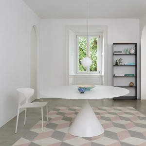 Mesa Clay moderna con sobre de cristal de Desalto. Mesas de diseño italiano.