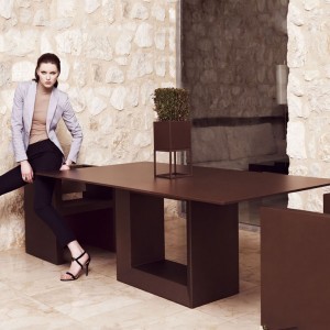 Mesa Vela para Interior y Exterior con Luces Led en el Interior | Vondom
