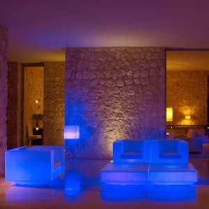 Lámpara Cubo Vela en Varios Tamaños con Luz Led | Diseño de Vondom