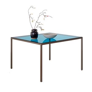 Mesa de salón Helsinki 30 cuadrada cristal de Desalto. Mesa moderna de diseño.