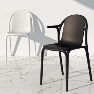 Sillón Brooklyn para exterior de Vondom. Silla con brazos en acabado mate o lacado.