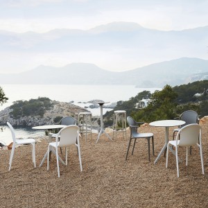 Sillón Brooklyn para exterior de Vondom. Silla con brazos en acabado mate o lacado.