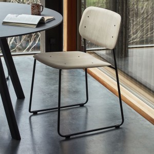 Silla Soft Edge 50 de madera de gran diseño moderno para espacios interiores catálogo Hay
