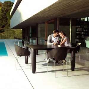 Silla Vases Apilable con Acabado en Mate Diseñada por Vondom