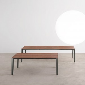Mesa Skin en madera fija Desalto. Mesa de diseño italiano ideal para interiores.