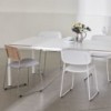 Silla Soft Edge 55 asiento Tapizado de Hay tapizada y polipropileno de gran diseño moderno para espacios interiores.