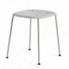Taburete Soft Edge 70 con asiento de madera y patas de acero de Hay para cafés y restaurantes.