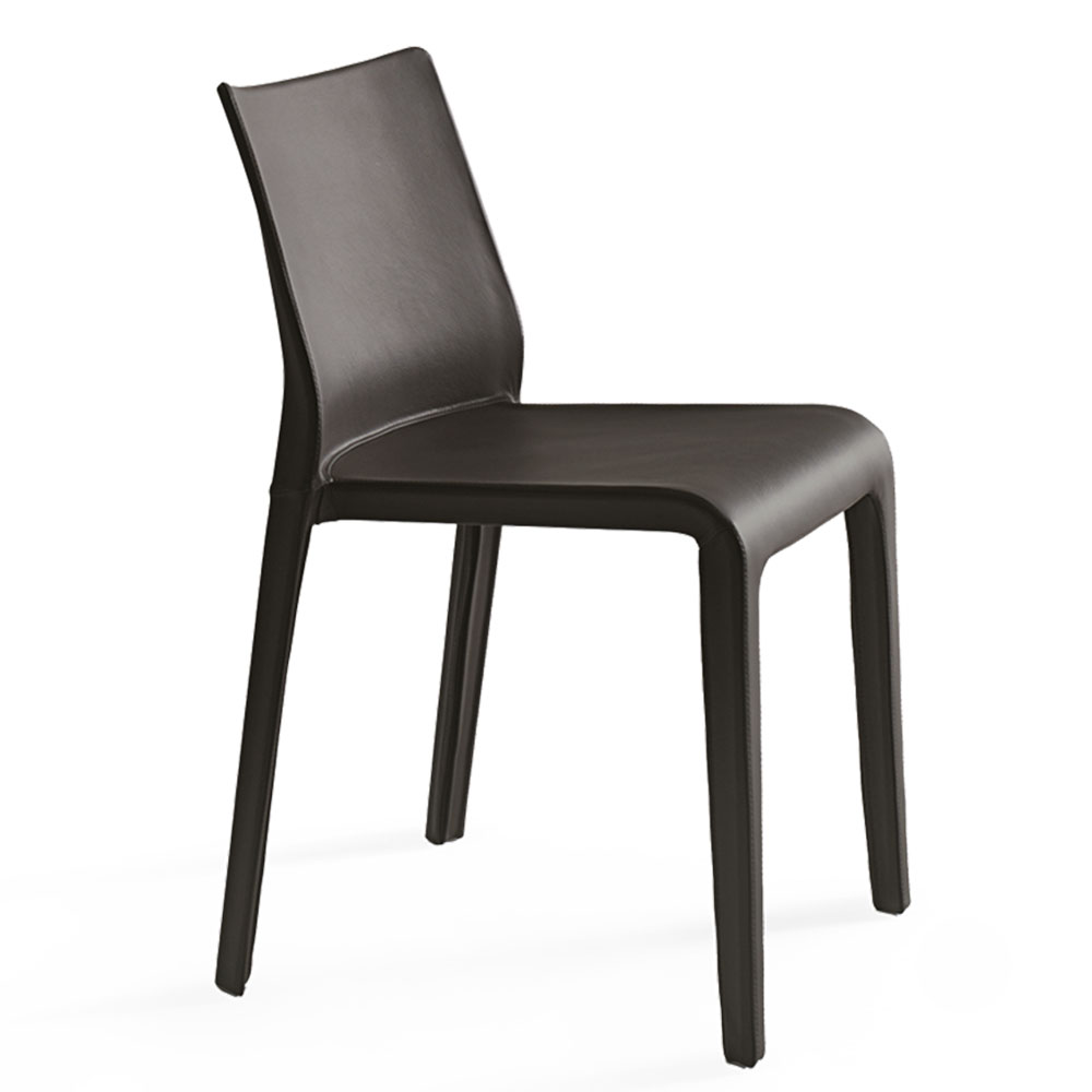Silla Lisbona Desalto. Silla tapizada de diseño italiano para salones.