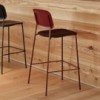 Taburete Soft Edge 90 tapizado para espacios interiores. Diseño de Hay.