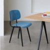 Silla Revolt de material reciclado ideal para espacios interiores de Hay.