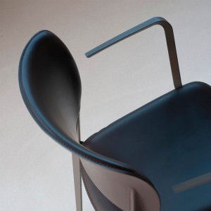 Taburete PLY tapizado de Desalto. Muebles de diseño italiano modernos.