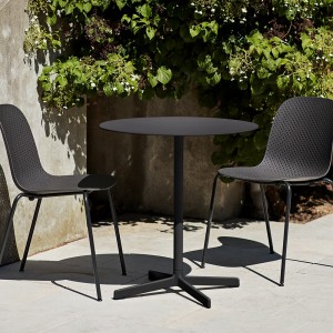 Mesa Neu de Hay ideal para bares o espacios abiertos modernos.