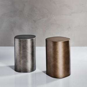 Mesa auxiliar Pacho de Cattelan Italia con sobre de cristal barnizado.