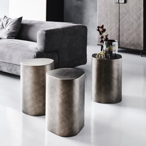 Mesa auxiliar Pacho de Cattelan Italia con sobre de cristal barnizado.