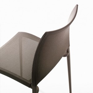 Taburete cómodo Sand Air para cocina o terrazas Desalto. Calidad italiana.