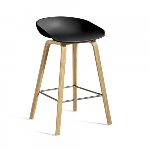 Taburete de madera AAS 32 de Hay. Diseños modernos.