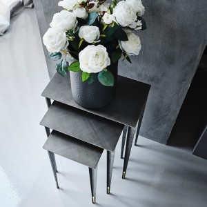 Mesa auxiliar Spillo de Cattelan Italia. Mesas auxiliar de diseño moderno.