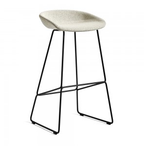 Taburete AAS 39 tapizado y de acero de Hay para cafés y restaurantes.