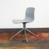 Silla AAC 10 de acero y polipropileno de Hay ideal para espacios modernos.