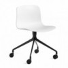 Silla AAC 14 de aluminio y polipropileno de Hay ideal para espacios modernos.