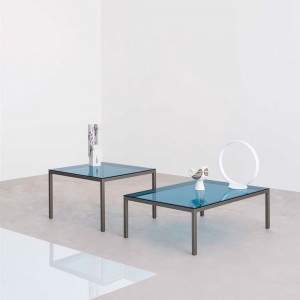Mesita Auxiliar para salón Helsinki 30 Cristal de Desalto. Mesas de diseño.