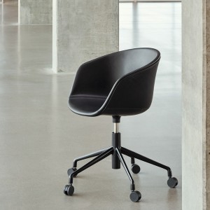 Silla AAC 53 tapizada de aluminio y polipropileno tapizada de Hay ideal para las oficinas