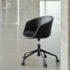 Silla AAC 53 tapizada de aluminio y polipropileno tapizada de Hay ideal para las oficinas