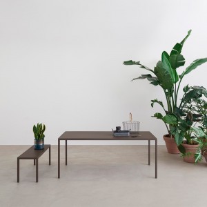 Banco Helsinki de Desalto. Bancos de diseño italiano para interior y exterior.