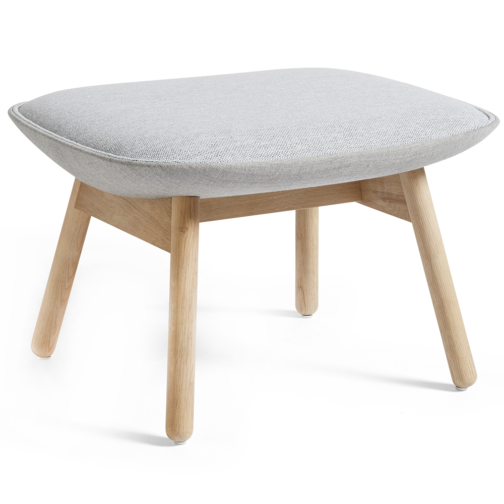 Reposapiés Uchiwa de madera y polipropileno tapizado de Hay para salón.
