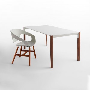 Silla Vad Wood de Casamania. Sillas y poufs modernos. Diseño italiano.