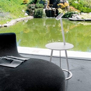 Mesa auxiliar Albino Torcia de Horm. Mesas modernas de diseño italiano.