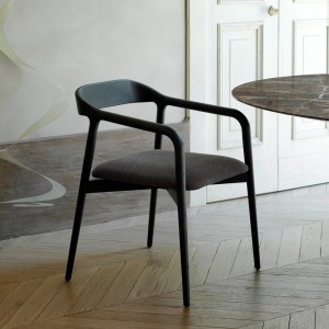 Silla Velasca de madera de Horm. Muebles contemporános de diseño italiano.