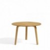 Mesa auxiliar Bella Coffee de Hay en madera para salones modernos.