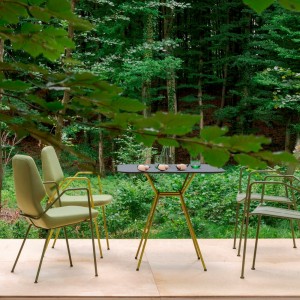 Silla Oblique Metal con brazos outdoor de Prostoria. Sillas diseño.