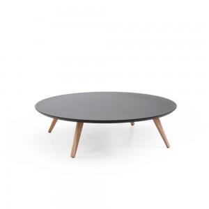 Mesa auxiliar Oblique de Prostoria con tapa de MDF. Mesa diseño de madera.