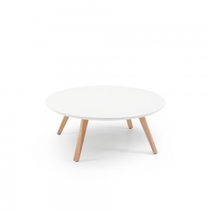 Mesa auxiliar Oblique de Prostoria con tapa de MDF. Mesa diseño de madera.