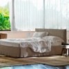 Cama con cabezal Tahiti del fabricante Horm. Cama de diseño italiano.
