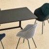 Mesa rectangular AAT 10 de madera y aluminio de Hay. Muebles de diseño.
