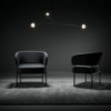 Butaca moderna Easy Chair de modelo RC con patas metalicas de Blasco&Vila.