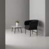Butaca moderna Easy Chair de modelo RC con patas metalicas de Blasco&Vila.