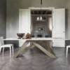Mesa fija Big Table con sobre en cerámica de Bonaldo. Ideal para salón.