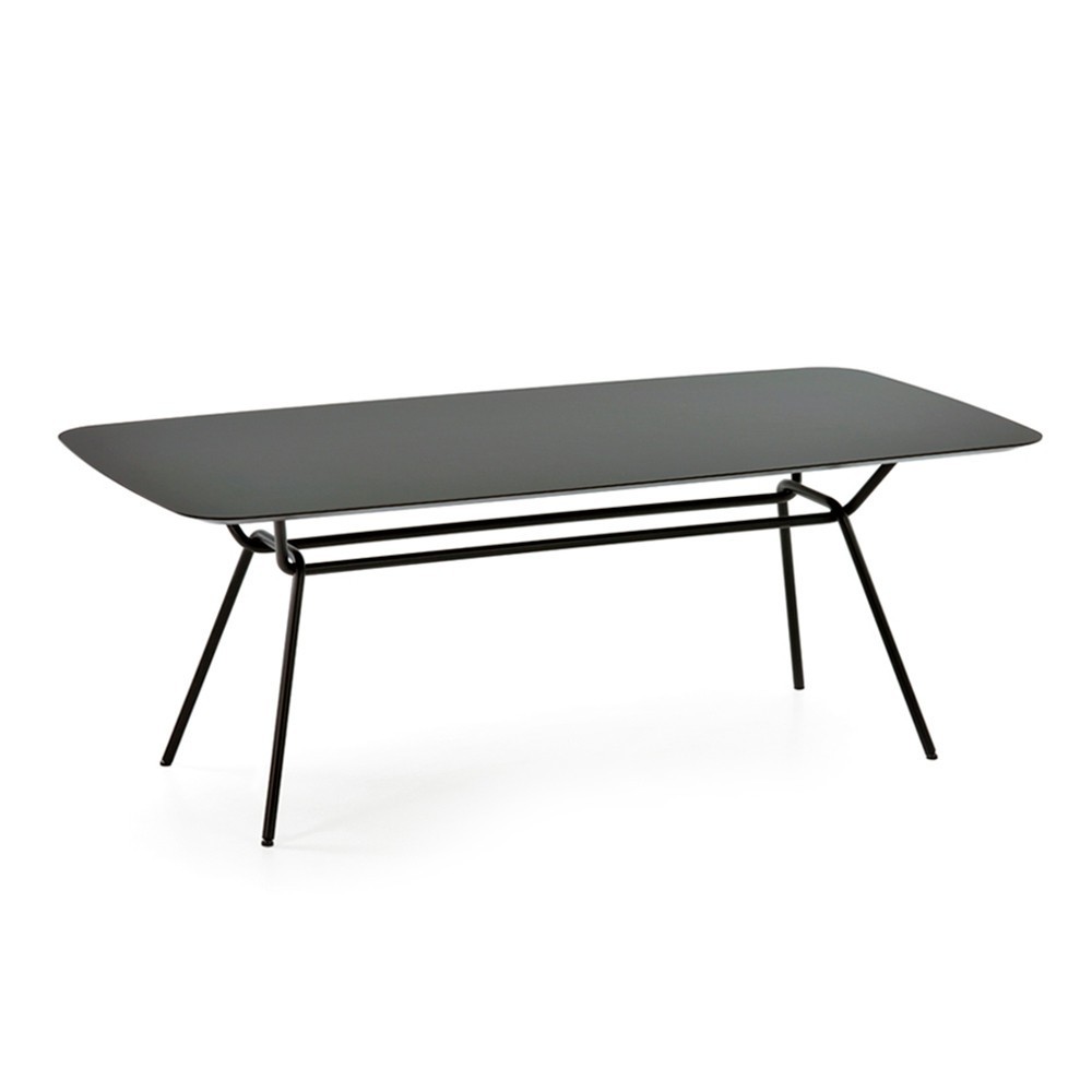 Mesa de comedor Strain de Prostoria. Mesa diseño de MDF.