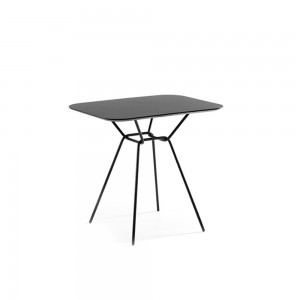 Mesa de comedor Strain de Prostoria. Mesa diseño de MDF.