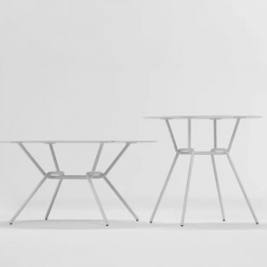 Mesa auxiliar Strain Outdoor de Prostoria. Mesa diseño para tu jardín.