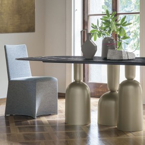 Mesa Cop rectangular con sobre en cerámica o mármol de Bonaldo.
